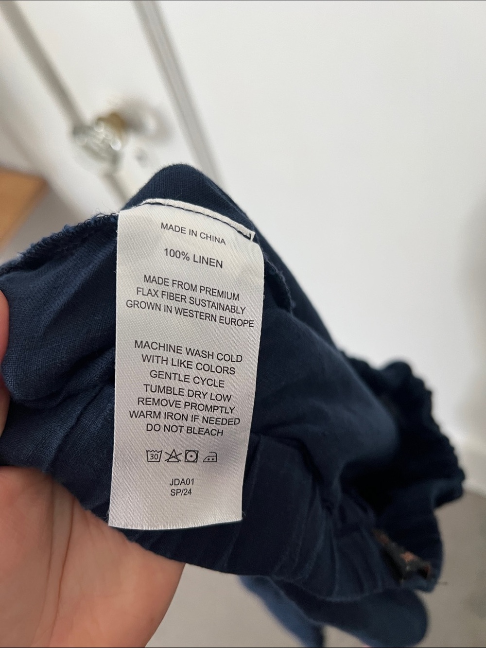 Quince 100% European Linen Tapered Ankle Pants in Deep Navy Blue size Small - Picture 4 of 6